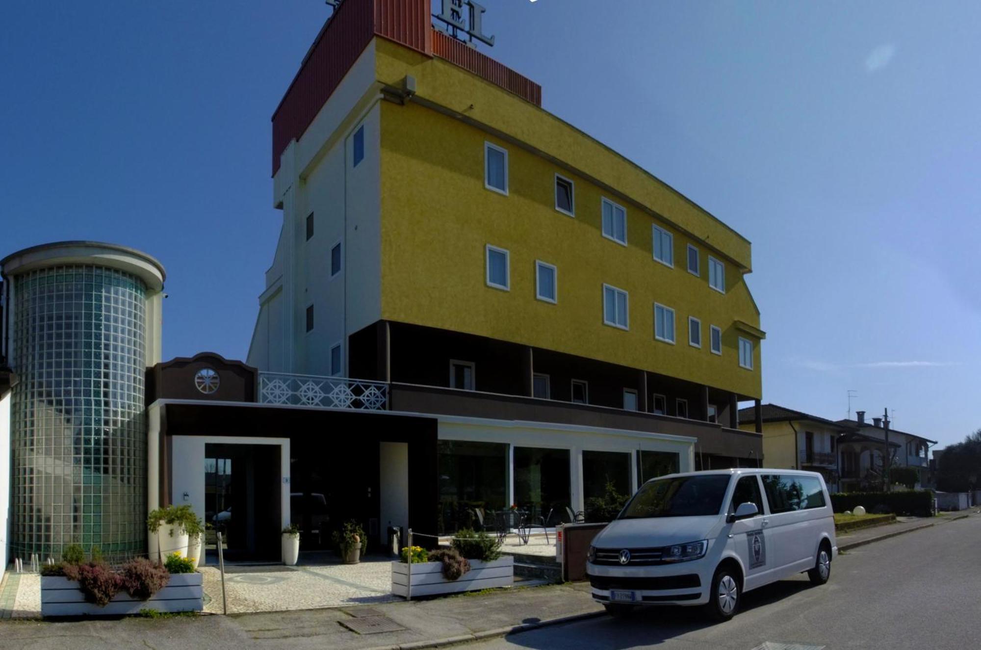 Hotel Ambra Quarto dʼAltino Exteriör bild